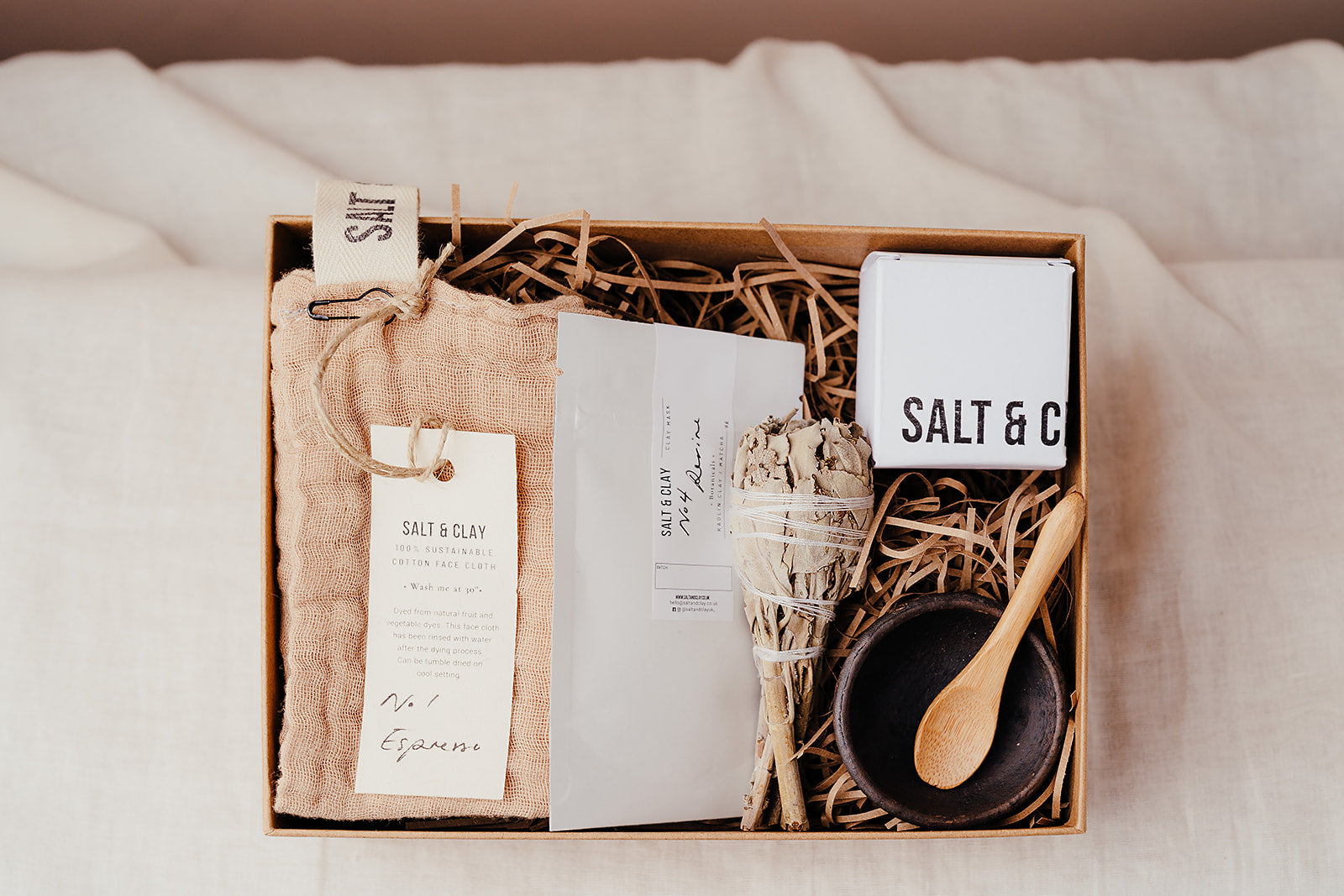 Rituals Gift Kit - Unwind and enjoy a gentle moment of calm intent.