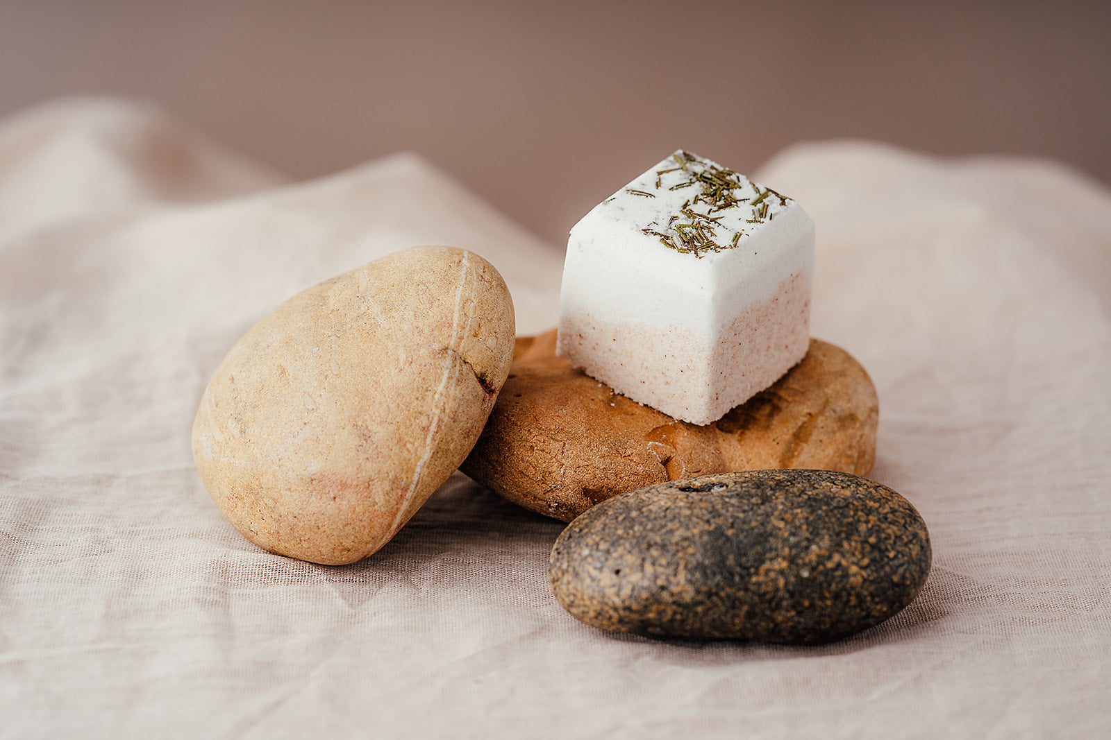 Renew - Fizzing Bath Block [Eucalyptus/Rosemary/Geranium]